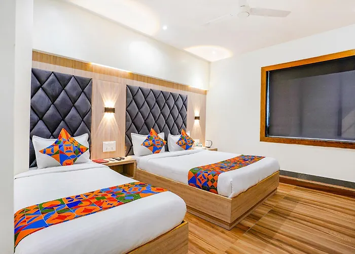 De Hotel Riza International - Nr Nesco Exhibition Centre Mumbai